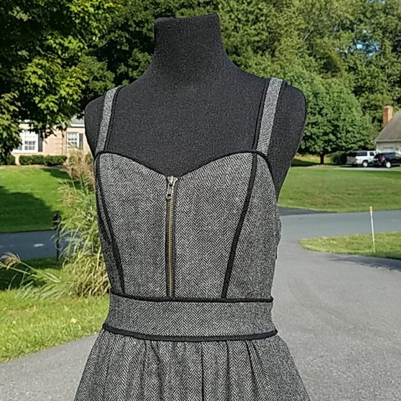 Dress - Picture 2 of 8